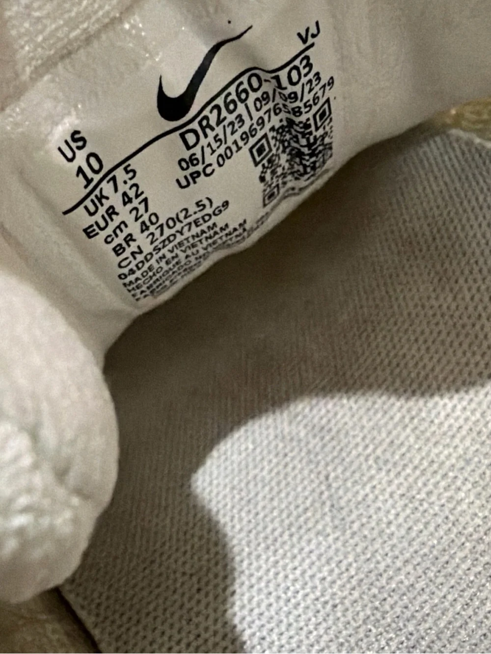 Nike Women Running Shoes White ZoomX Invincible Run Flyknit 3 DR2660-103 Size 10
